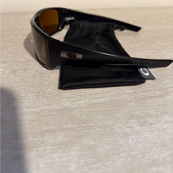 Oakley Sunglasses with Case - Picture 4 of 4